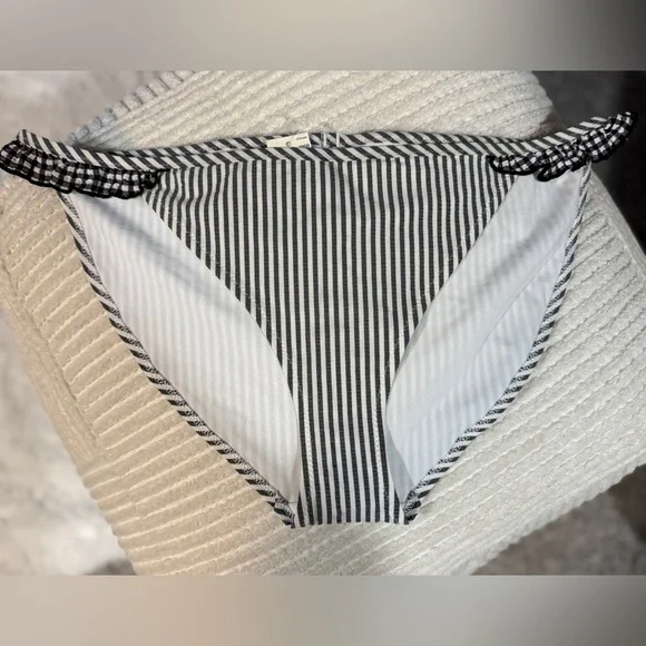 NWT Aerie Women's Black and White Striped Ruffle Bikini Bottom - Picture 3 of 5
